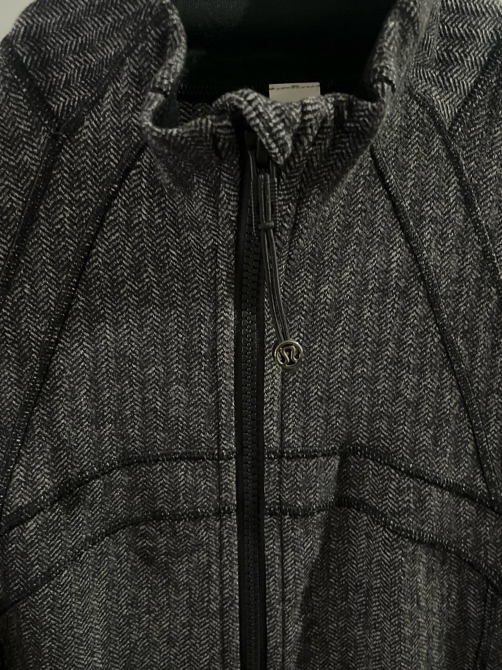 NWT ! SOLD OUT
Lululemon define cropped jacket - Picture 5 of 7